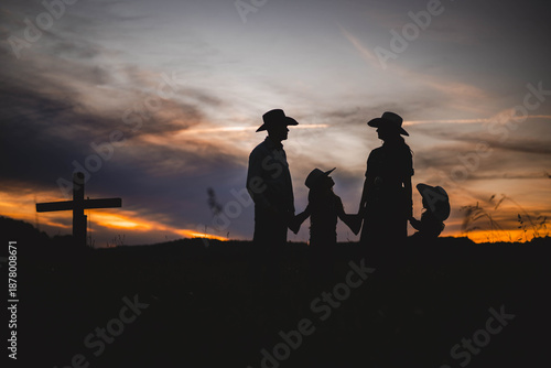 Wallpaper Mural silhouettes of family at sunset Torontodigital.ca