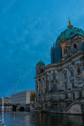 Billede på lærred detailed facade and greenish blue cupolas of berlin cathedral berliner dom germa