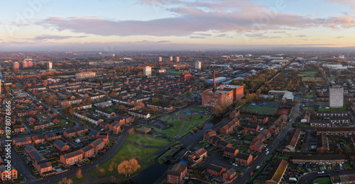 Fotografie Aerial vista of the Miles Platting district in Manchester, featuring the histori