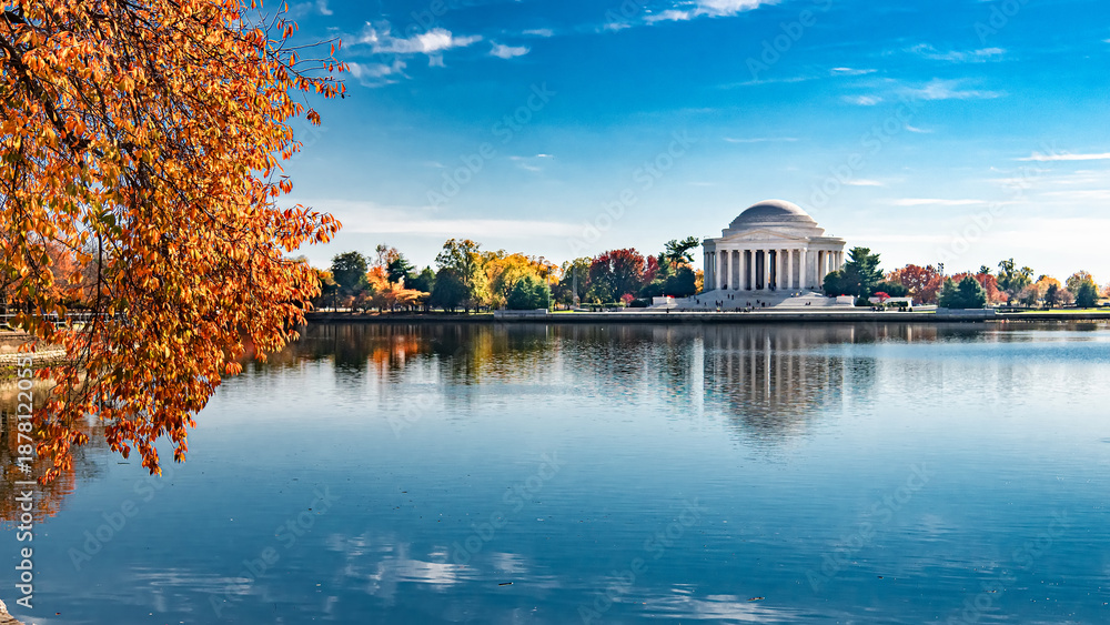 Obraz premium Fall foliage and calm water at Tidal Basin with Jefferson Memorial Washington DC