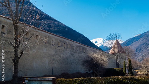Obraz na plátně ancient walls of the small village of glorenza in south tyrol, italy