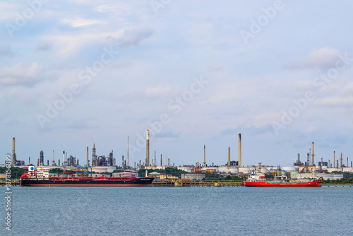 Canvas Print Gas tankers over refinery Esso Oil Terminal, Southampton, Hampshire, England, Eu