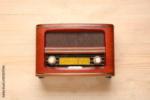 Vintage radio receiver on l...