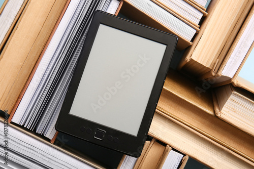 Modern e-reader on differen...