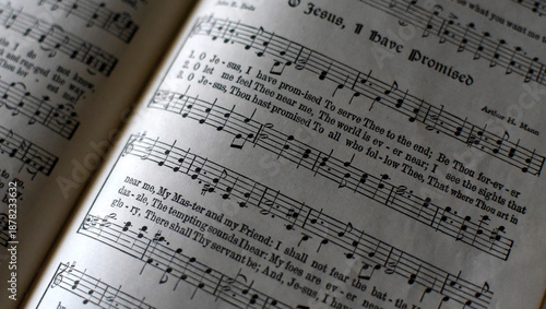 Fotografía A vintage book of hymns - vespers - up close