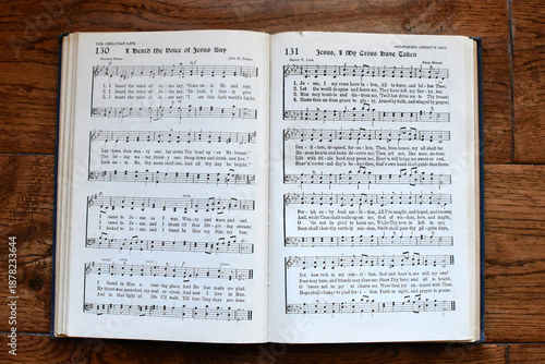 Tableau sur toile A vintage book of hymns - vespers
