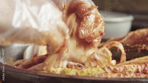 김장하는 손5(김치+배추김치+배추+김장+한식+한국음식)