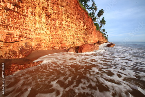 Pha Daeng Beach(Fung Daeng beach)is the important natural attraction, special features are a red cliff with a beautiful pattern facing the east.
Bang Saphan Noi District,Prachuap Khiri Khan,Thailand