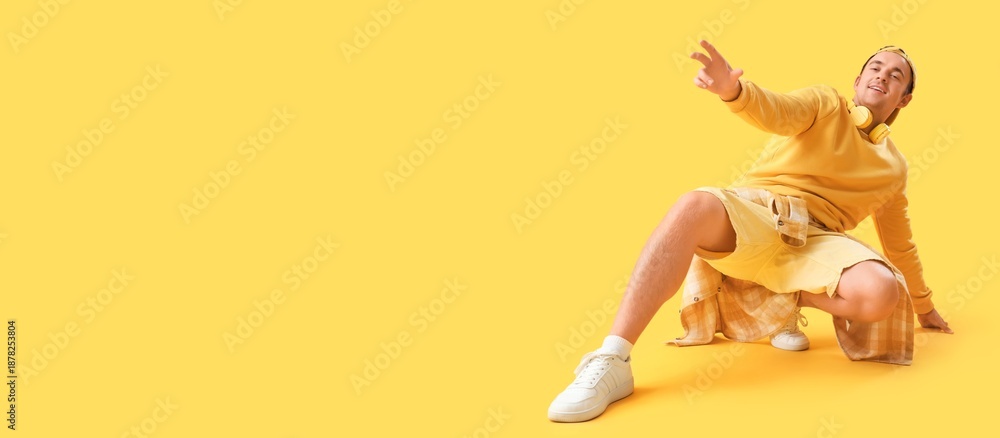 Obraz premium Stylish young man on yellow background with space for text