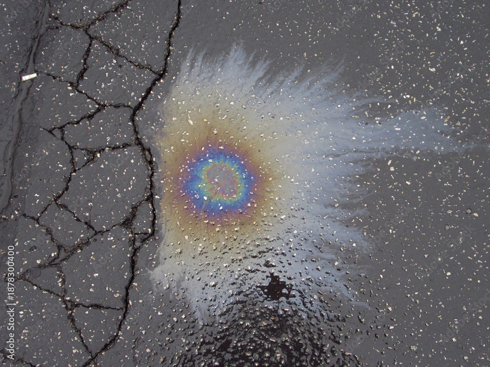 Fototapeta premium Rainbow Oil Stain on Wet Asphalt Psychedelic Shape