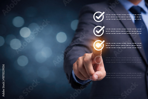 Foto Businessman selecting digital checklist items representing task completion appro