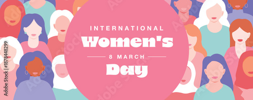 正面を向いた多国籍女性チームがたくさん集まる国際女性デーの横長ワイド背景と女