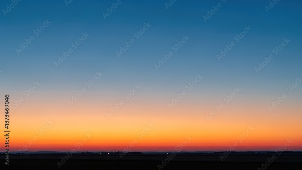Fototapeta premium Gradual color change from blue at top to orange and red near the horizon