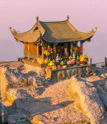 Obraz na płótnie View of Chua Dong, the copper pagoda on the top of Yen Tu mountain, Vietnam, Qua