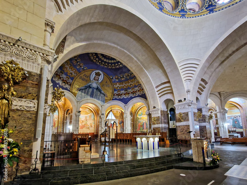 Εκτύπωση καμβά Interior of the Basilica in the Sanctuary of Lourdes, France