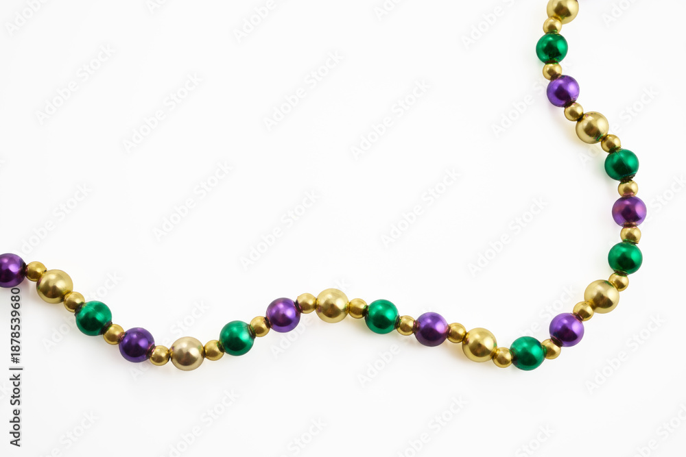 Obraz premium Mardi gras beads string forming a colorful diagonal border