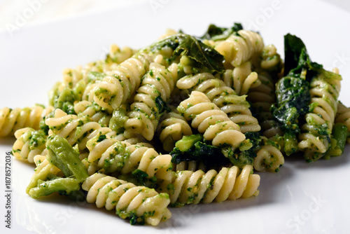 Fusilli con crema di broccoli, alimentazione vegetariana 