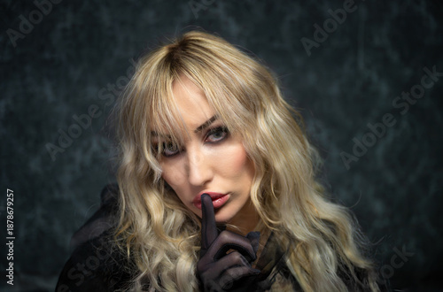 Geheimnis der blonden Schönheit