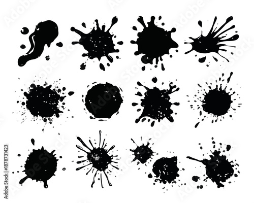 다양한 형태의 검은 잉크 얼룩과 튀김 효과, 투명한 배경에 디자인 요소로 활용 가능
