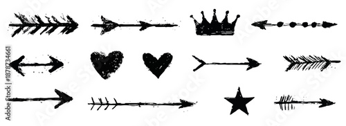 Zestaw ręcznie rysowanych, czarnych symboli graficznych: strzałki, serca, korona i gwiazda na tle przezroczystym.