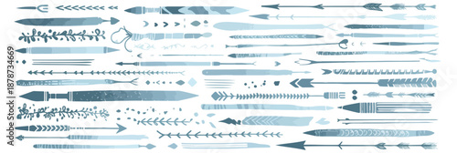 Zestaw ręcznie rysowanych strzałek i wskaźników w odcieniach błękitu na tle przezroczystym.