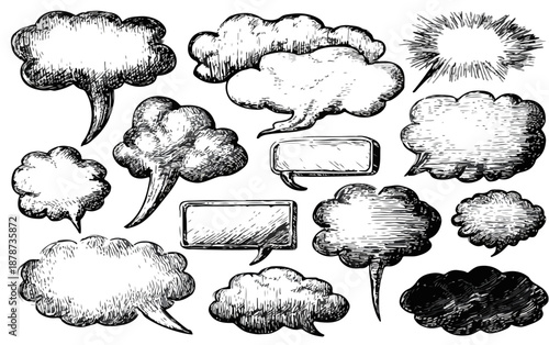 Collezione di fumetti disegnati a mano in stile schizzo, bolle di testo vuote per il dialogo su sfondo trasparente.