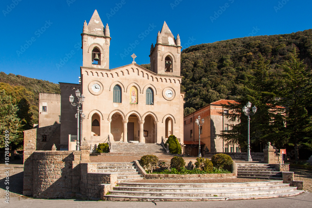 Obraz premium Il Santuario di Gibilmanna è una chiesa del XI secolo di stile barocco dedicata alla Santissima Vergine.
