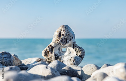 Hühnergott  Lochstein  an der  Nordeuropäischen Küste