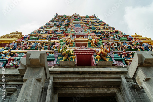 Tablou pe pânză Couleurs sacrées du temple hindou- jaffna au Sri lanka