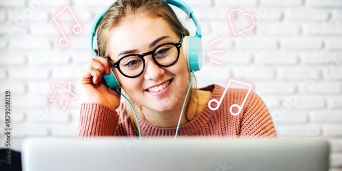 Photos Woman listening to music remix