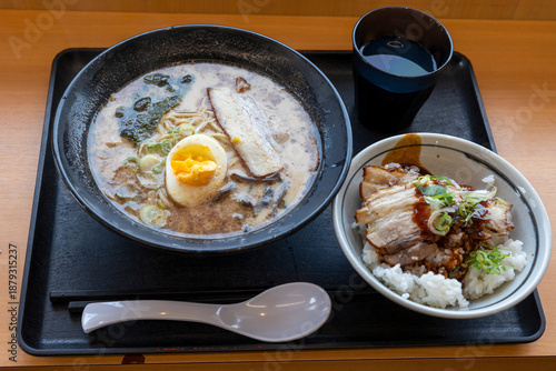 ラーメンと焼豚丼セット