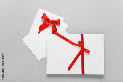 Blank cards with red bows o...