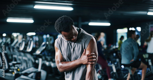 Quadro su tela Man, fitness and arm pain with injury in gym for muscle tension, accident or emergency