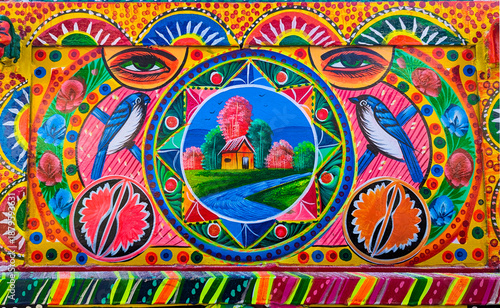 Εκτύπωση καμβά Hand-painted flowers on top of the truck, etc