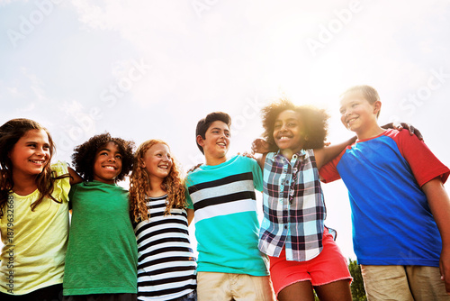 Canvastavla Happy children, friends and hug with sunshine in nature for fun holiday, weekend or break together