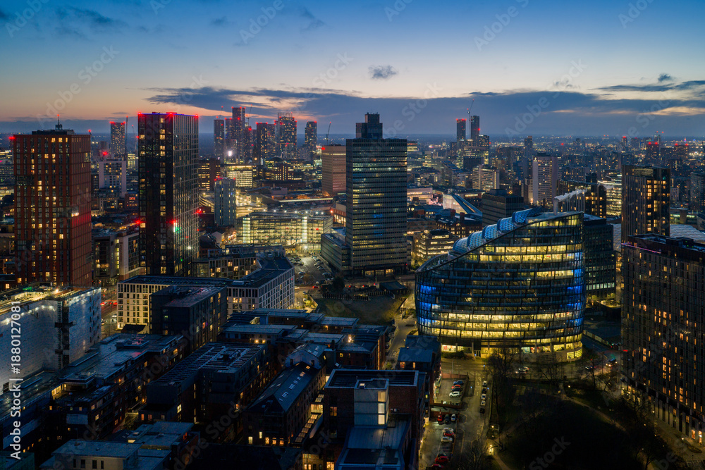Obraz premium Downtown Manchester Skyline At Night