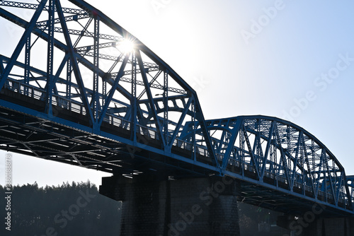 朝日に照らされた太田橋