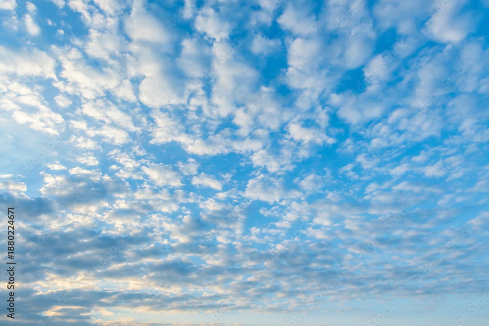 Naklejka premium Blue sky with clouds. Looking up view