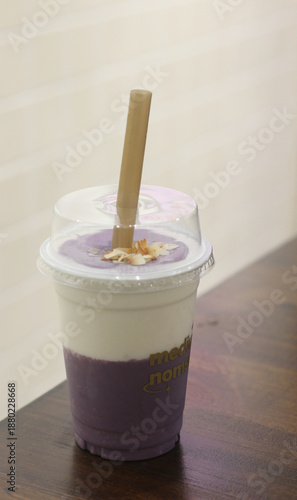 Fresh milk and taro were placed on the wooden table.