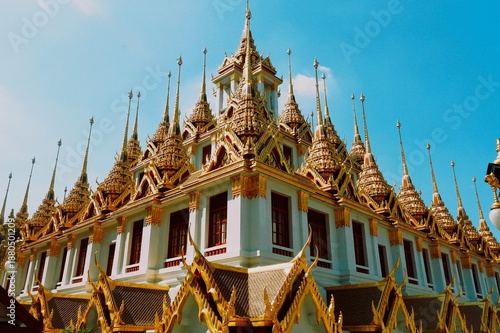 Tableau sur toile Majestic Loha Prasat Metal Castle at Wat Ratchanatdaram Temple, Bangkok