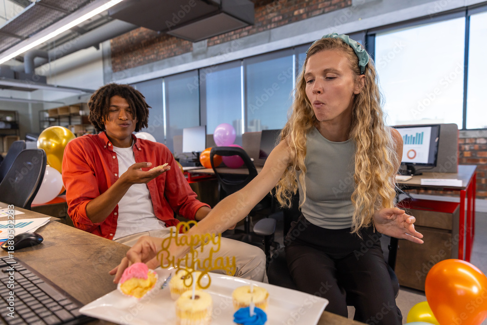 Obraz premium Diverse coworkers celebrating birthday in office with Happy Birthday 30 sign, cupcakes and balloons