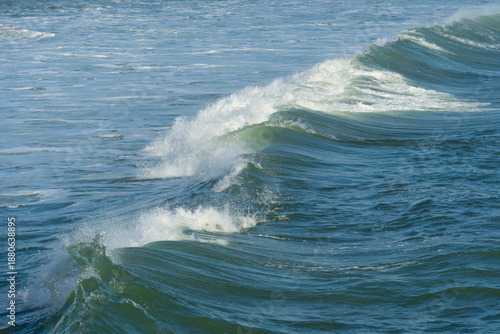 Wellen an der Küste Portugal