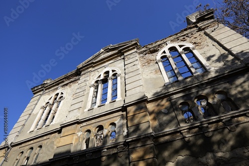 Historic Sefardic Synagogue in Varna, built in 1890, now in ruins with a collapsing roof and deteriorating façade, declared a cultural architectural monument, BG, 19 Jan. 2025