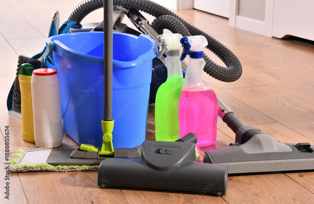 Φωτογραφία Variety of detergent bottles and chemical cleaning supplies