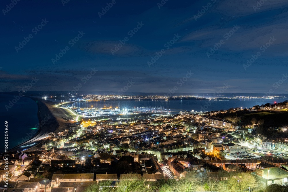 Obraz premium View from Portland Heights of Fortuneswell looking towards Weymouth harbour at night