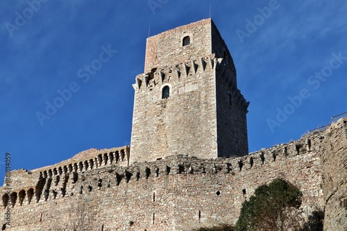 Assisi - Mastio della Rocca Maggiore dalla strada di accesso