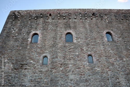 Assisi - Facciata dell'edificio centrale di Rocca Maggiore