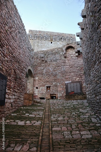 Assisi - Rampa di accesso alla Rocca Maggiore