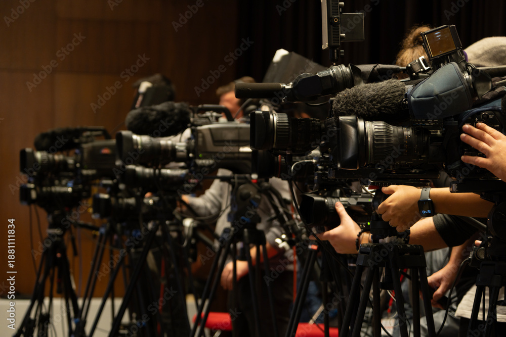 Ταπετσαρία Professional video cameras on tripods recording a corporate press conference, br