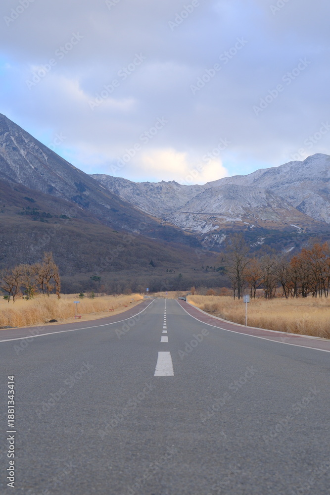 Fototapeta premium road in the mountains